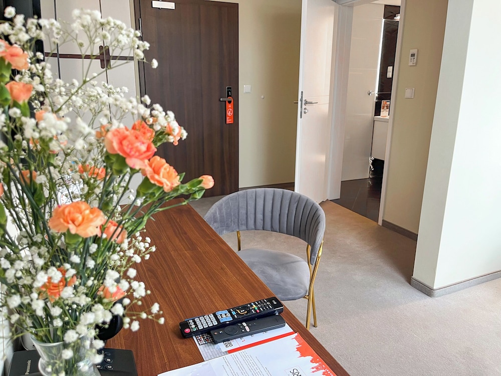 Xerion Hotel 35/50