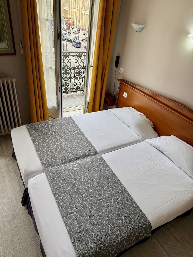 ROOM, TRIPLE