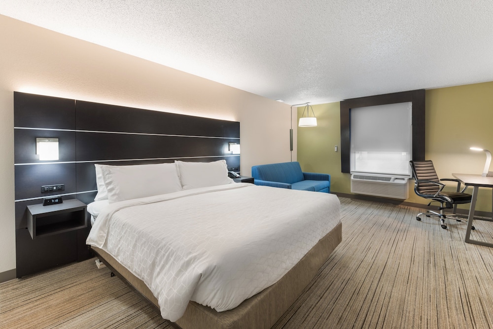 Holiday Inn Express Columbus Downtown 18/75