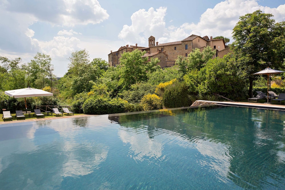 Castel Monastero in CASTELNUOVO BERARDENGA