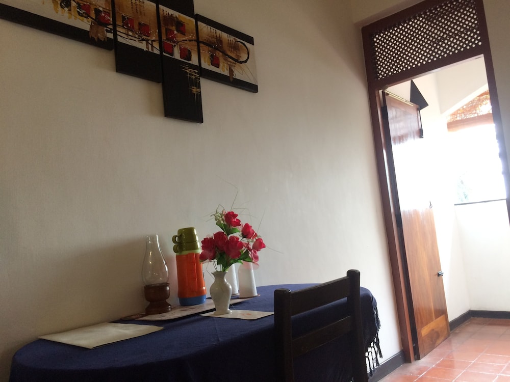 Hotel Hemadan 25/50