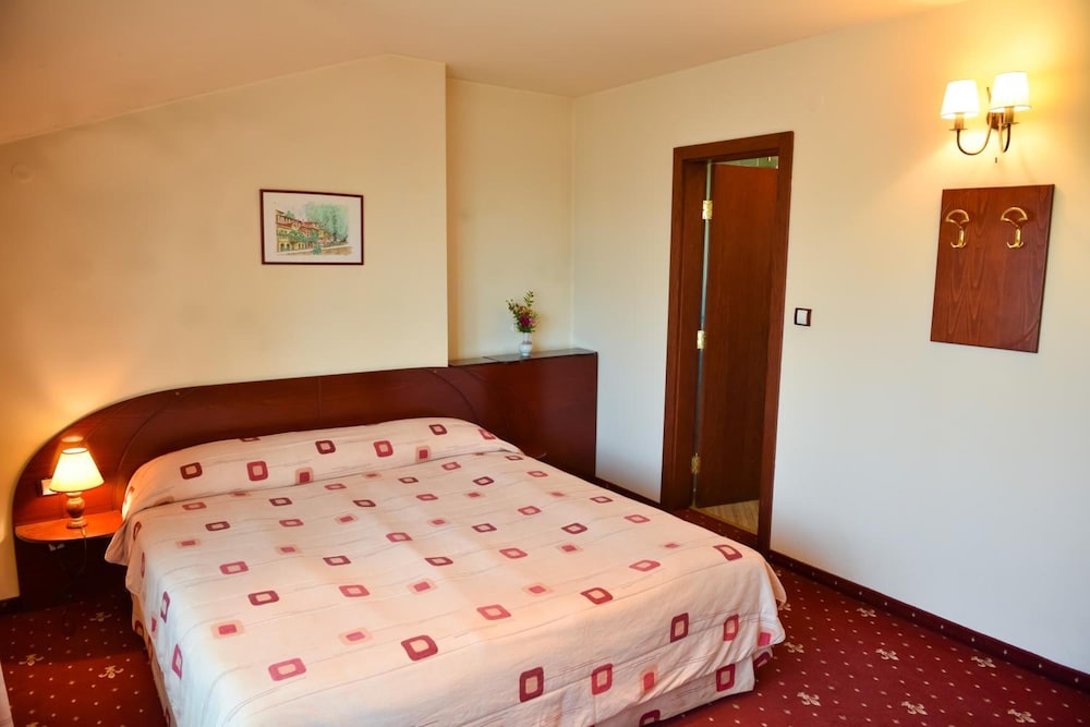 Martin Hotel 15/45