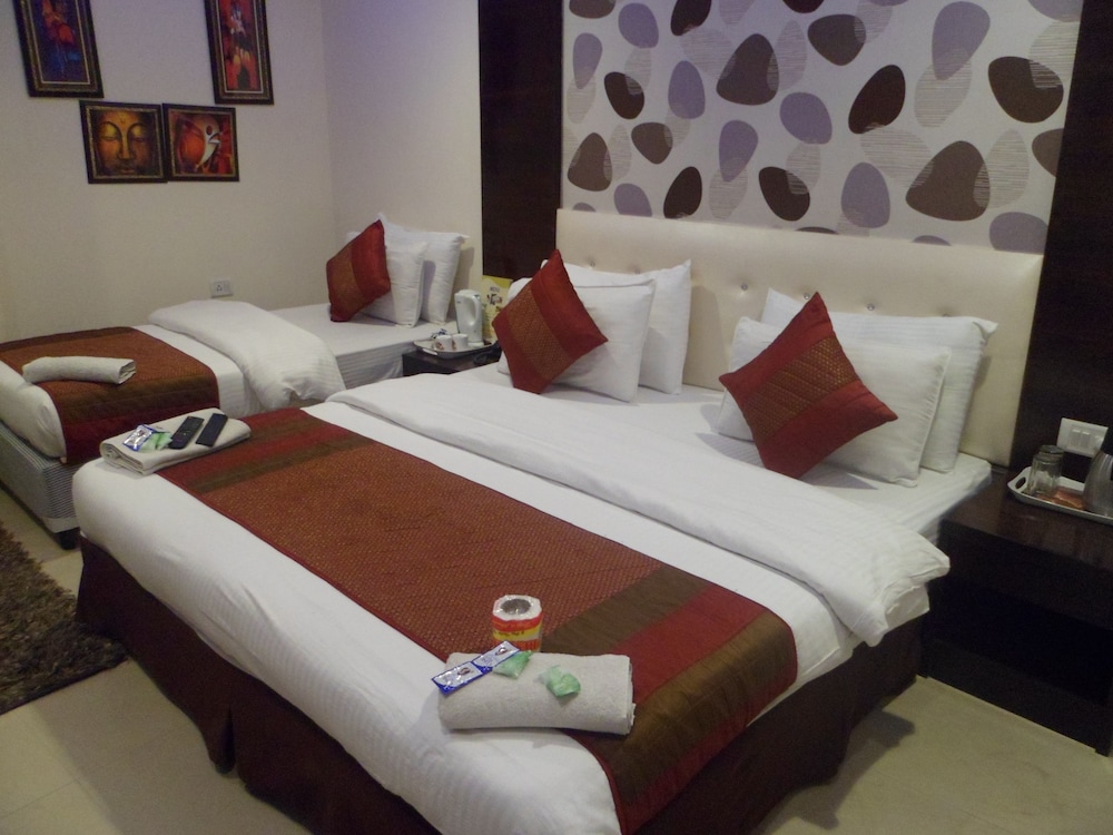 Check In Room RK Ashram 6/37