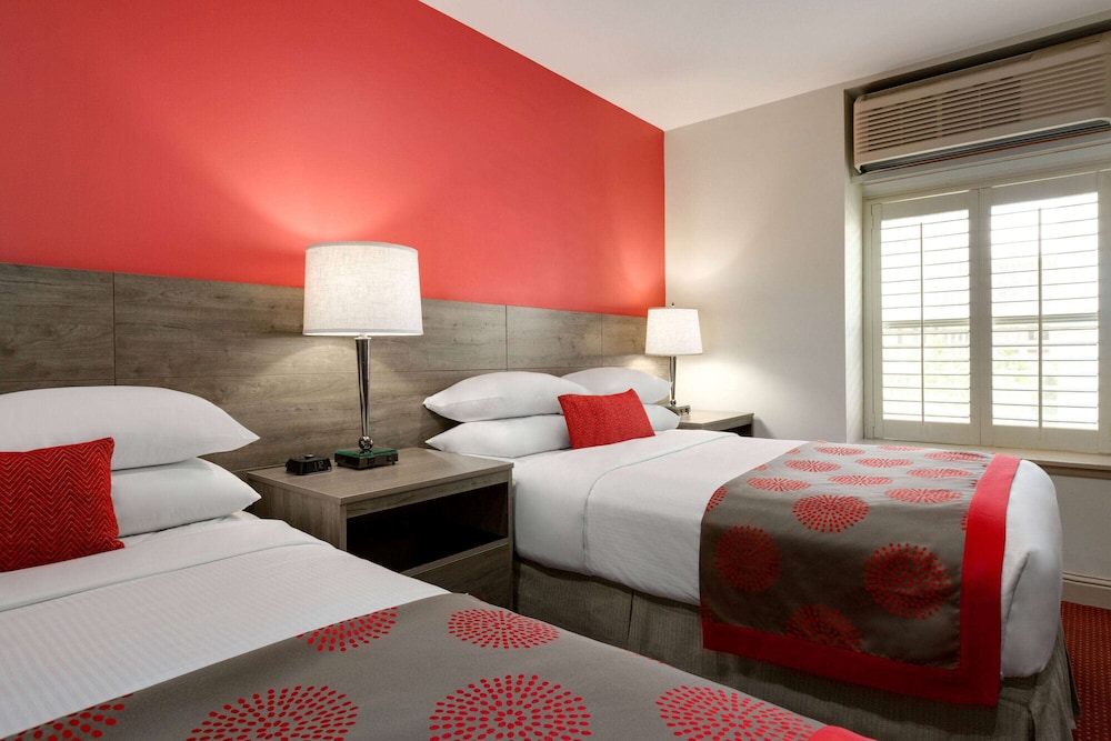Ramada by Wyndham Oakland Downtown City Center 16/42
