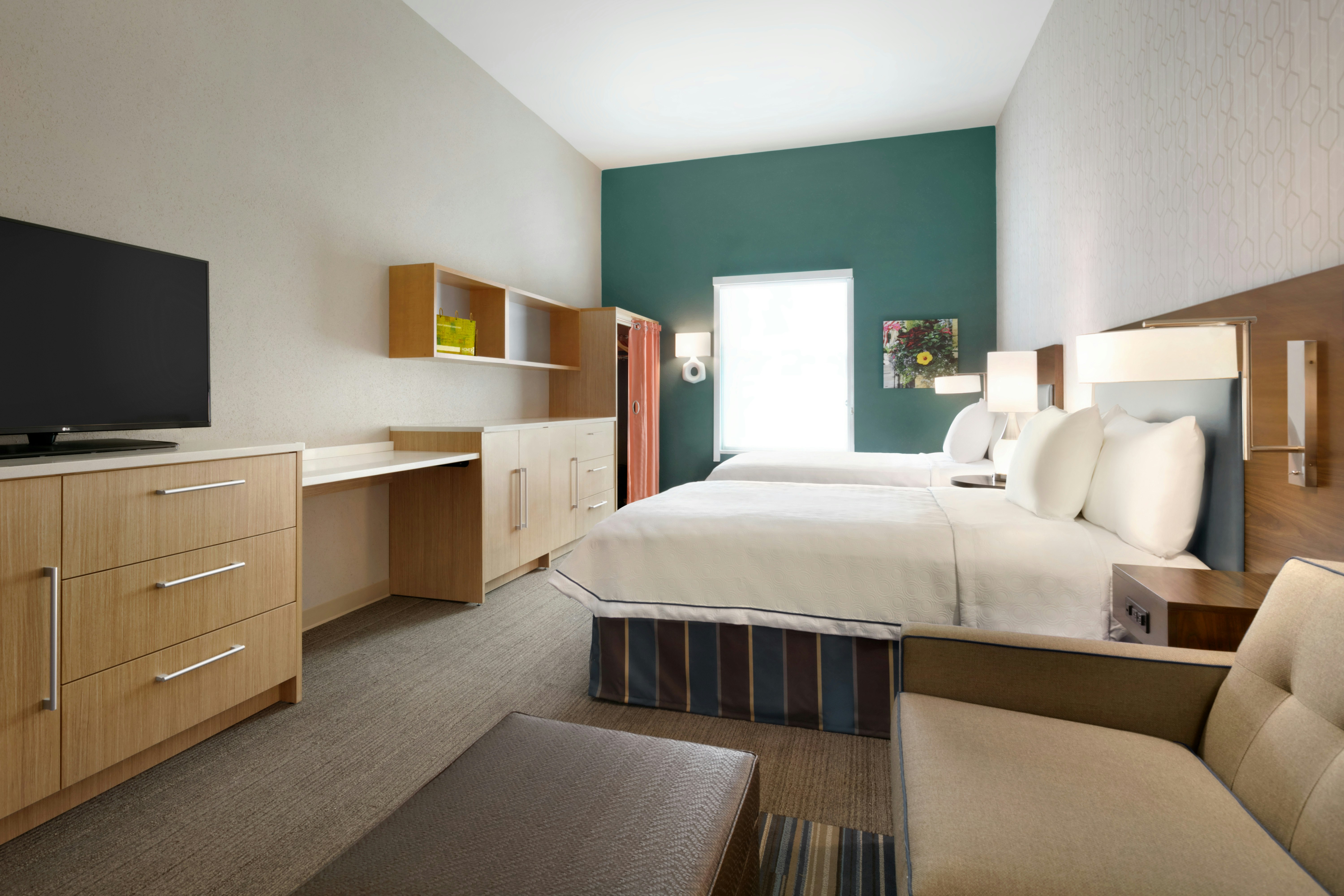STUDIO, 2 QUEEN BEDS
