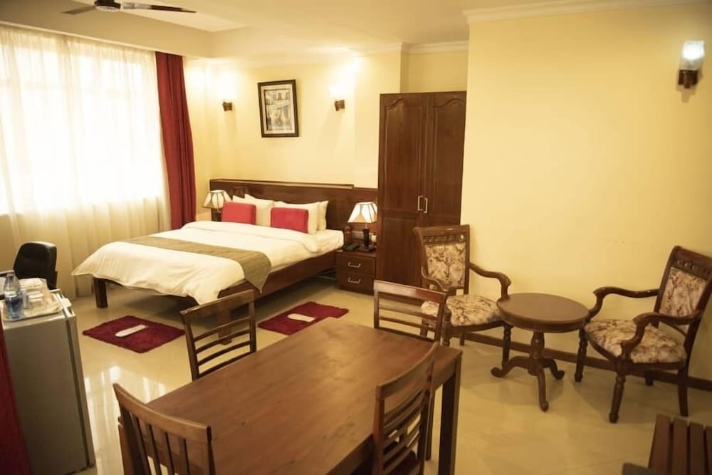 Hotel Sapphire 19/68