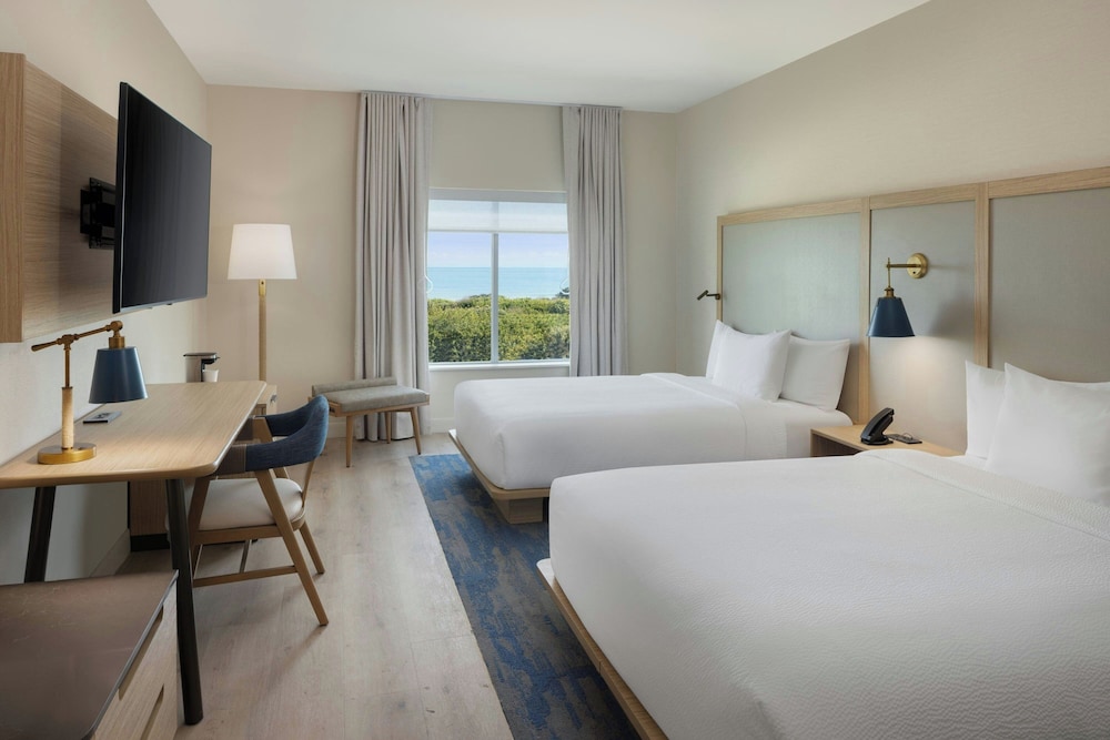 Deluxe, 2 Queen Beds, Ocean View