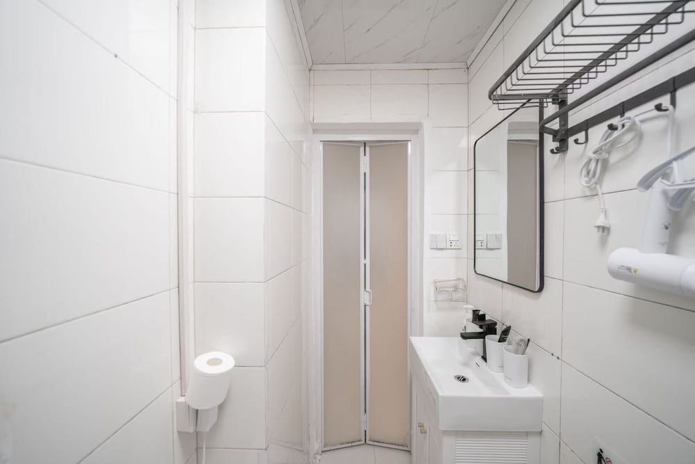 شقة اقتصادية بسريرين مزدوجين، Book and Bed-People's Square 10/10