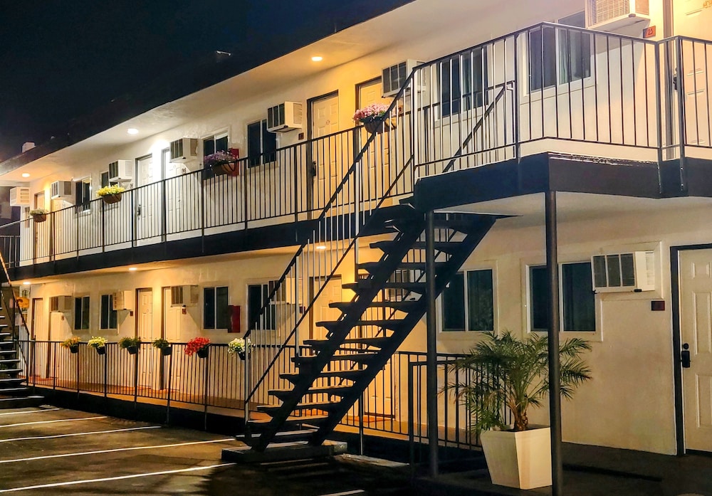 Nirvana Hotel 23/29