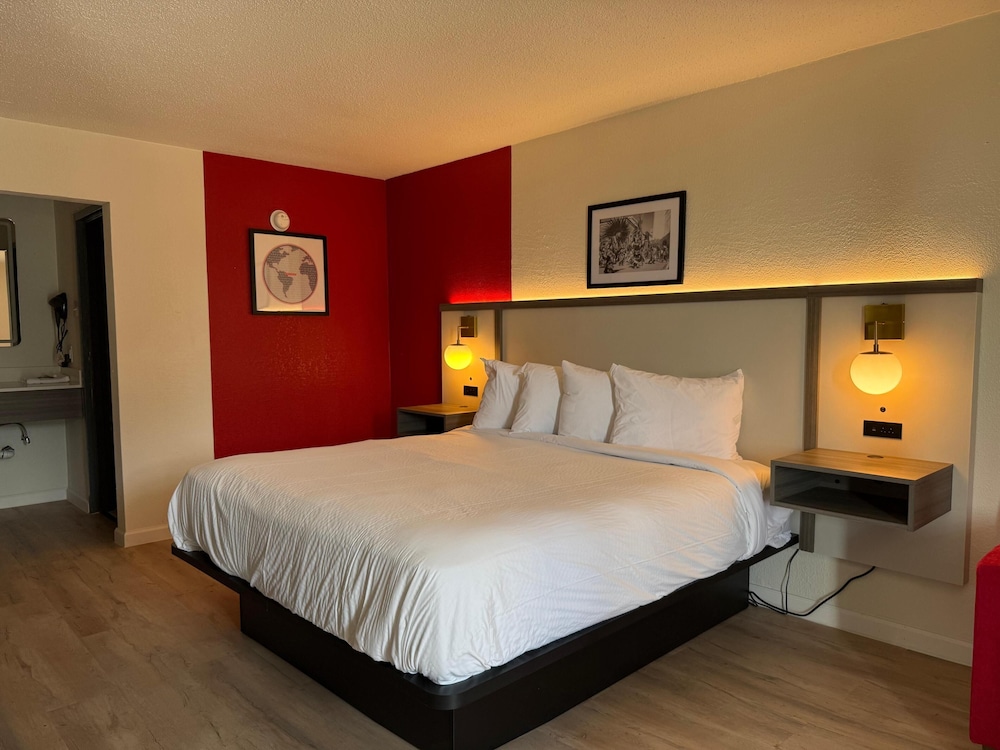 Ramada by Wyndham Lumberton NC North 23/60