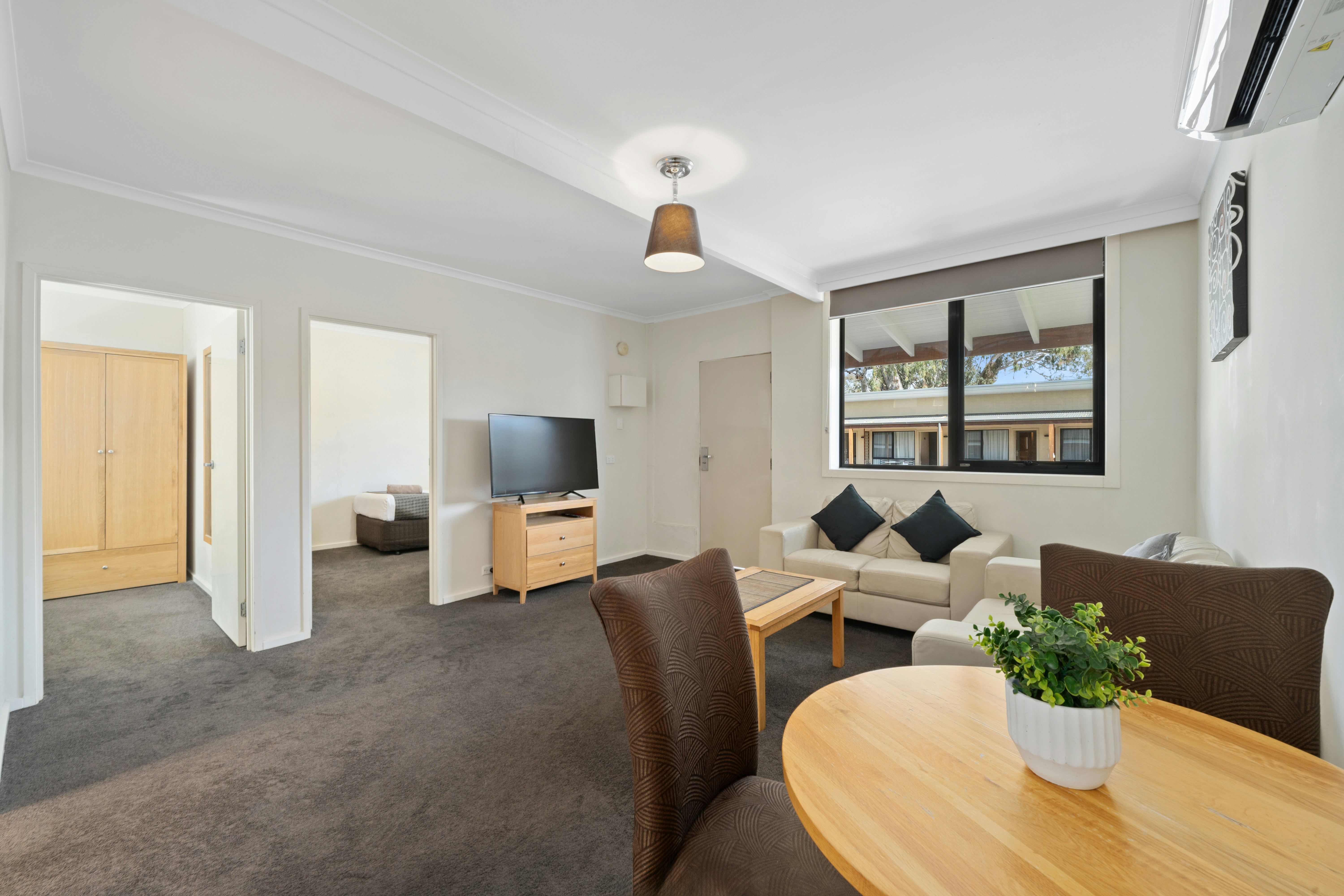 New Crossing Place Motel 30/43