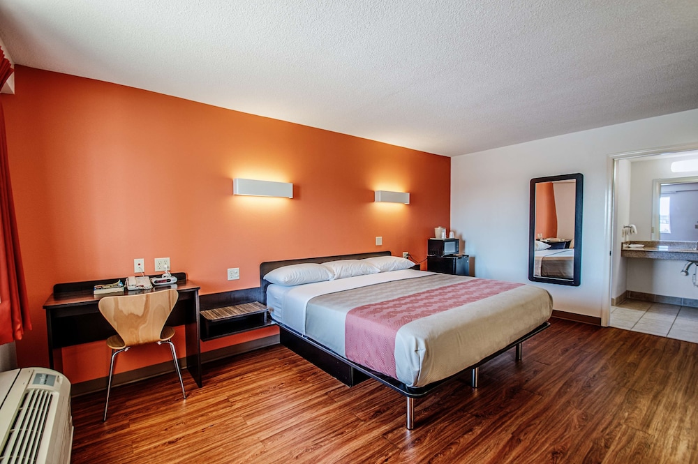 Motel6 Martinsburg, WV 19/42