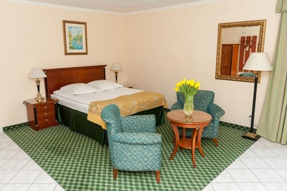 Hit Hotel 15/73