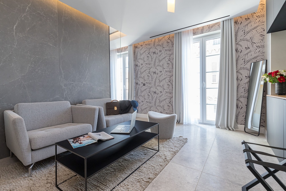 Le Dortoir Multi Storey Luxury Suites 33/50