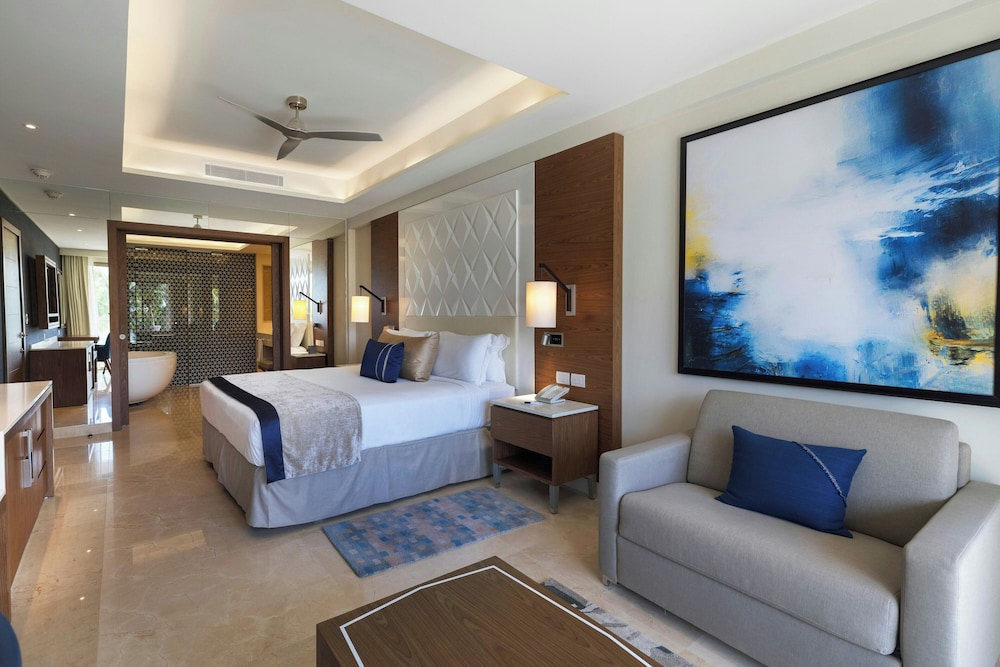 3 Bedrooms, Diamond Club, Chairman, Luxury, Suite, King Bed, 4 Queen Beds, Ocean Front, 2 Sofa، Royalton Grenada, an Autograph Collection All-Inclusive Resort 3/7
