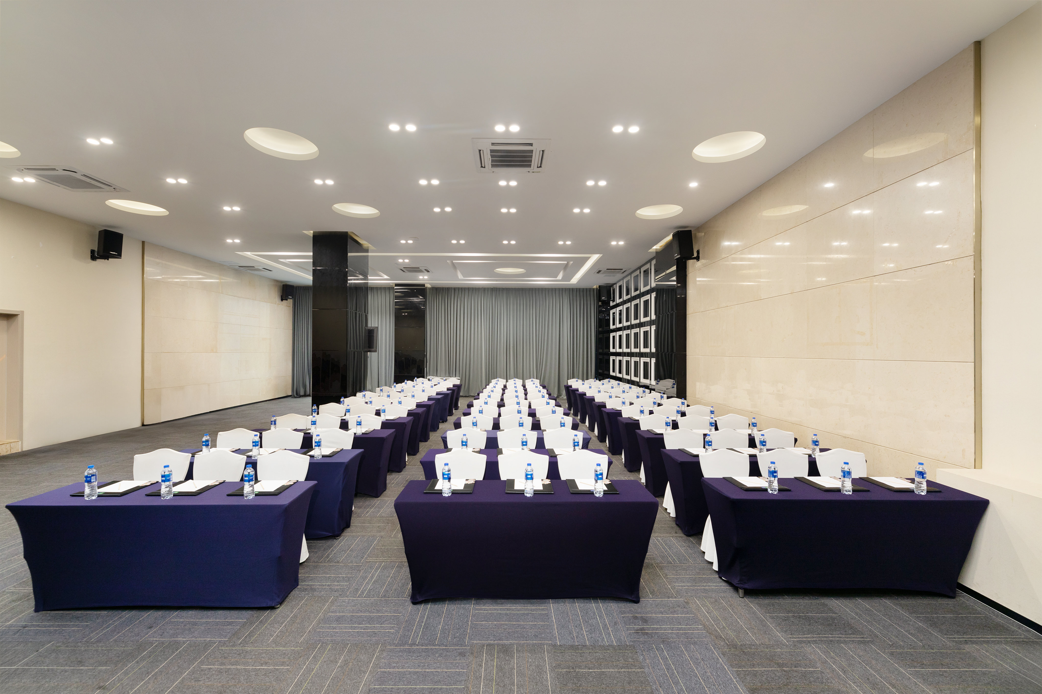HOLIDAY INN EXPRESS CHENGDU WUHOU 44/48