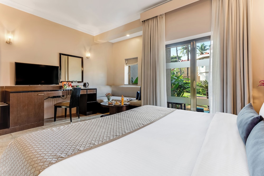 Whispering Palms Beach Resort 10/71