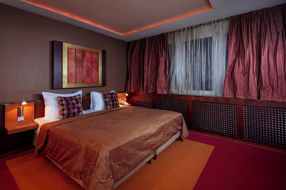 Hotel Charles 32/67