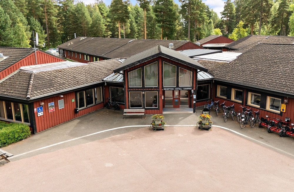 Mora Parken 62/66
