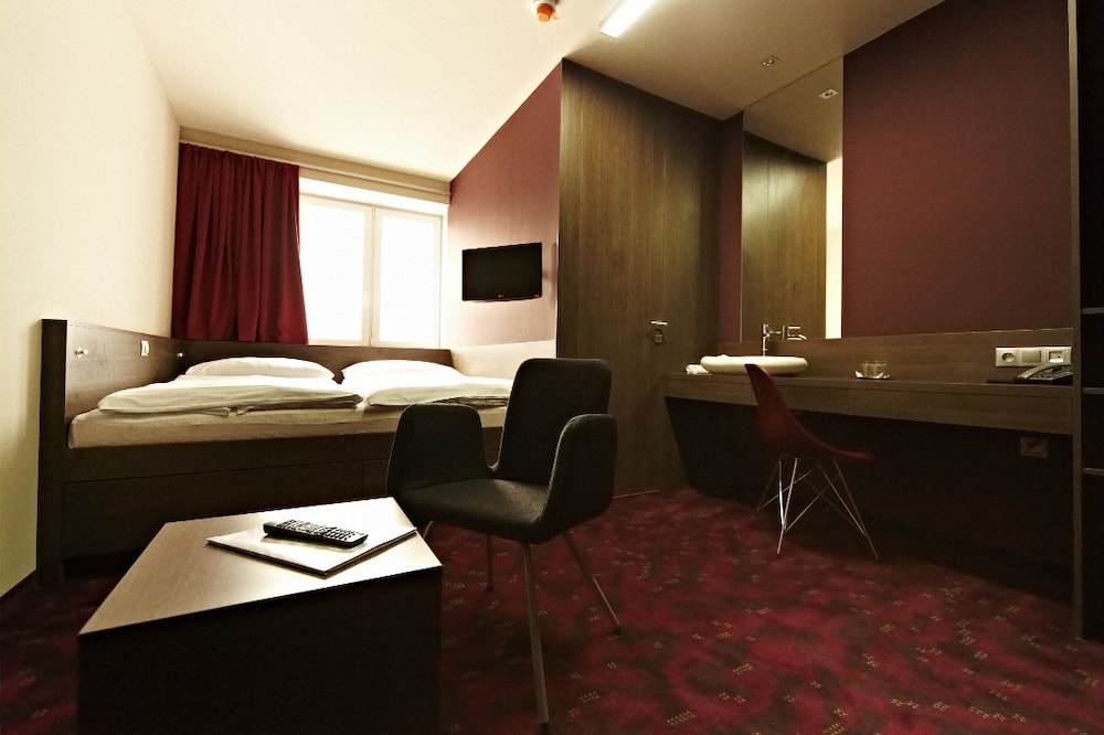 Kongres Hotel Roca 39/76