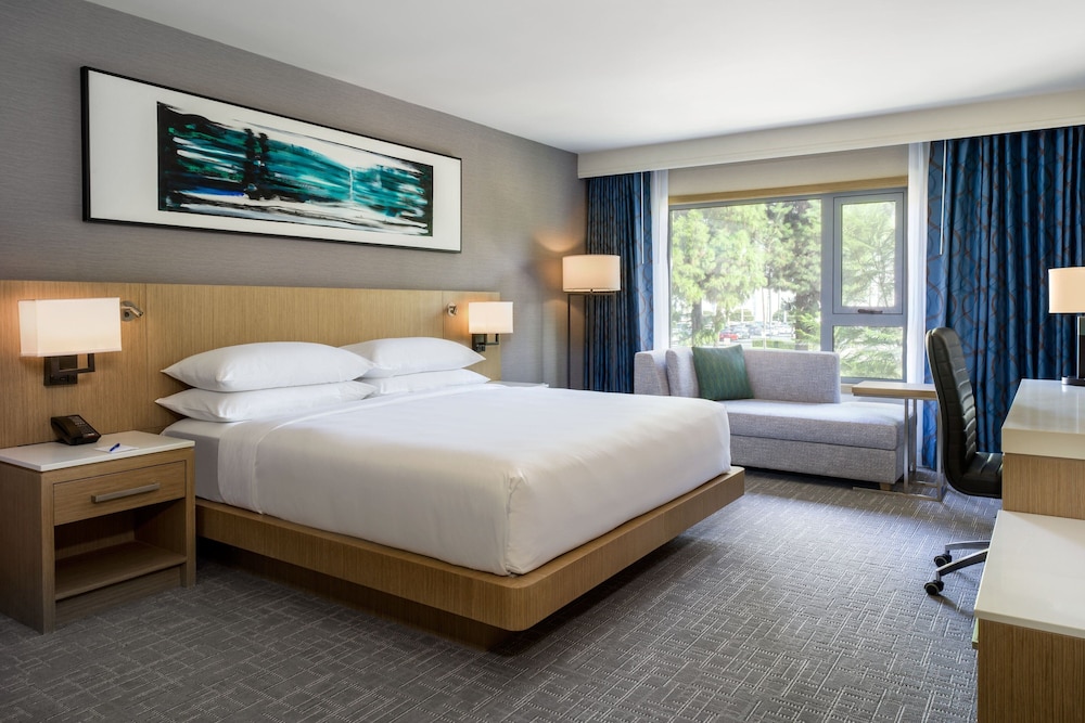ROOM, KING BED, ACCESSIBLE