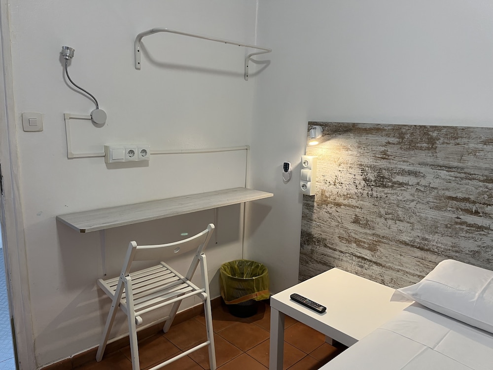 Hostel Almansa 50/50