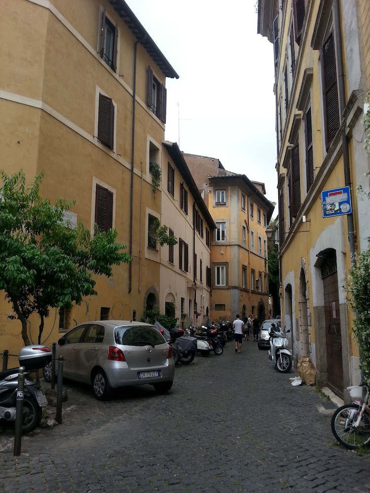 B B Ventisei Scalini A Trastevere 74/81