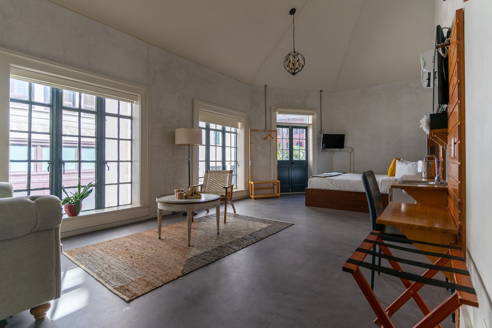 Catahoula Hotel 36/50