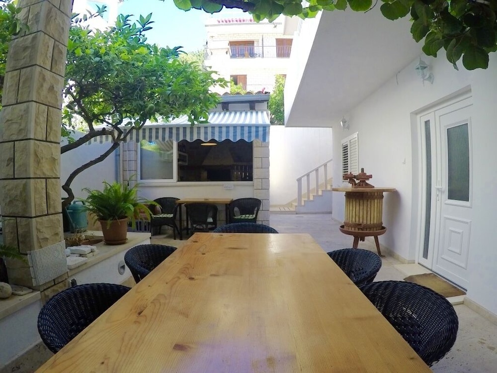Vila Lacman 32/42