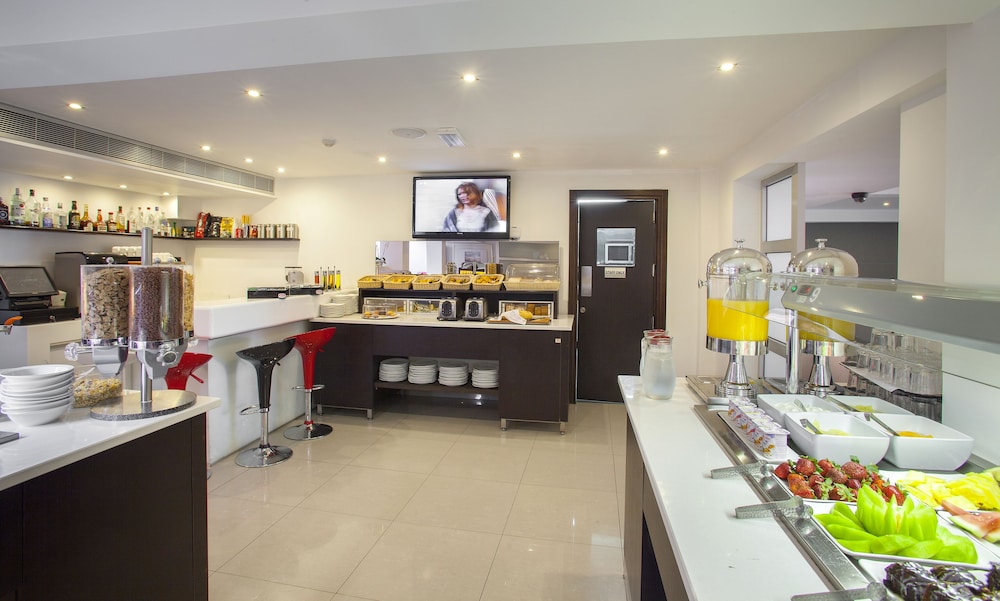 ibis Styles Larnaca Finikoudes Beach 30/32