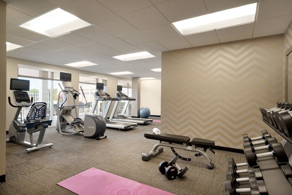 Residence Inn Winston Salem Hanes Mall 26/44