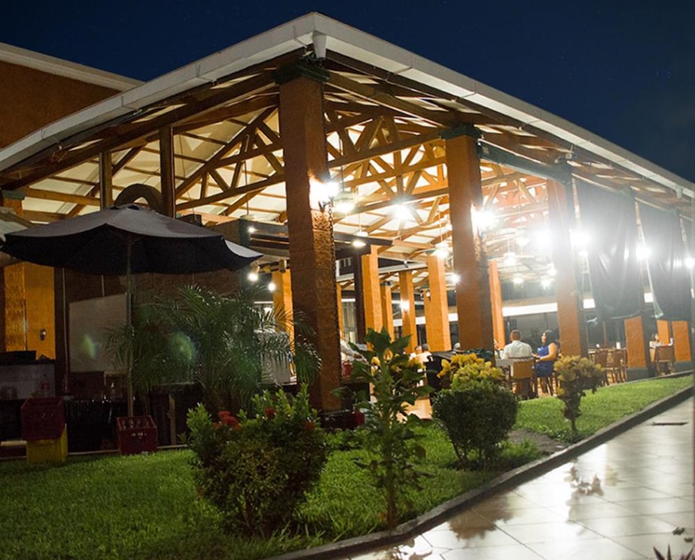 Hotel Tropico Inn 4/48