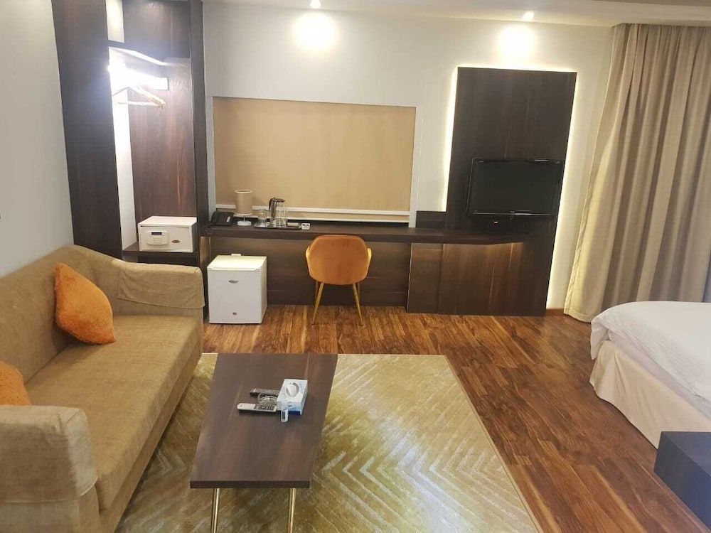Julphar Hotel 22/42