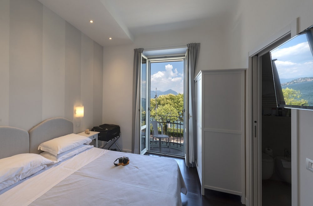 ROOM, DOUBLE OR TWIN BED, LAKE VIEW, BALCONY