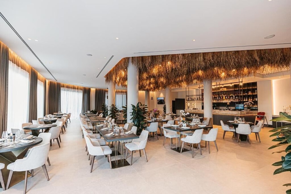 Mazarine Hotel and Restaurant 41/59