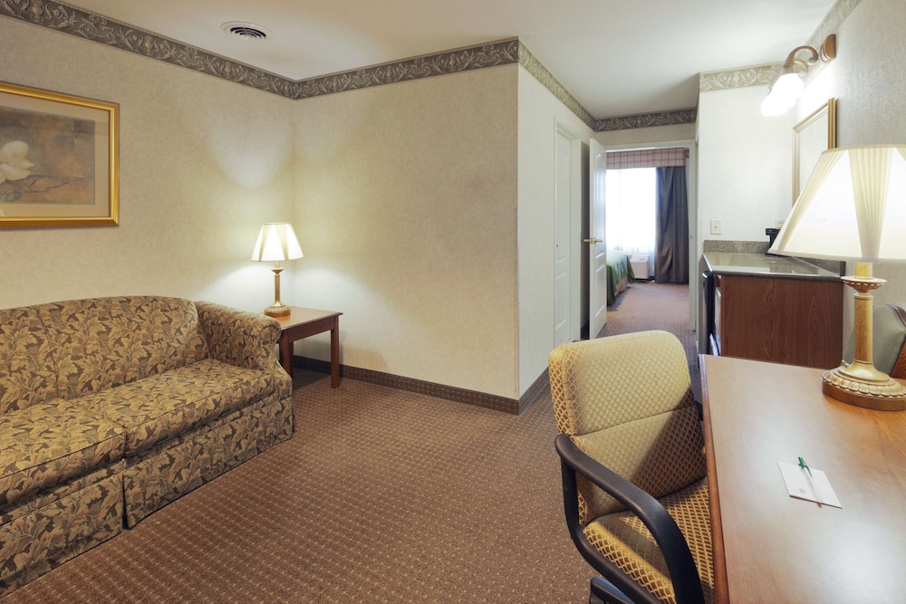 Wingate by Wyndham Mansfield OH 30/53