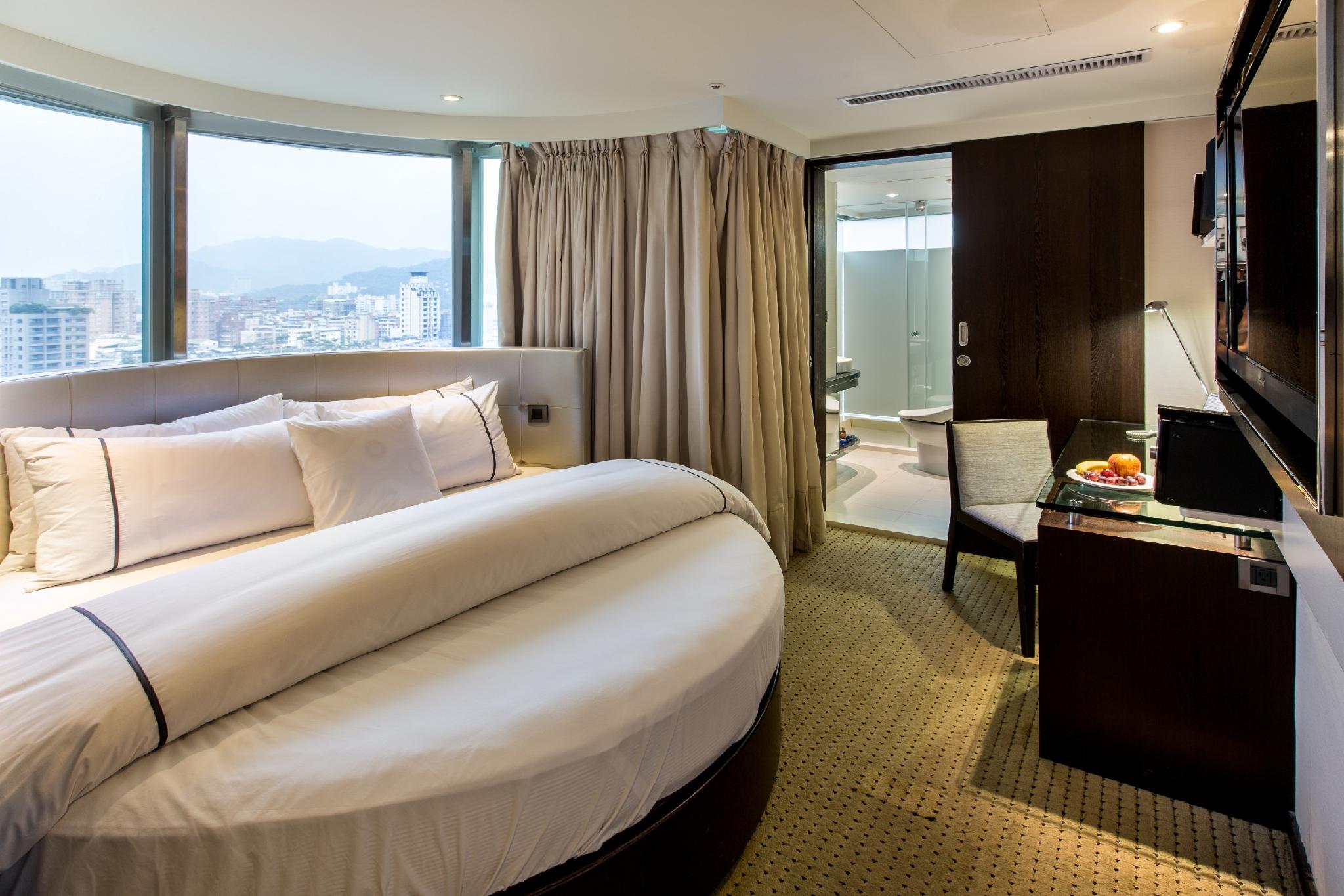 Panoramic, Round Bed
