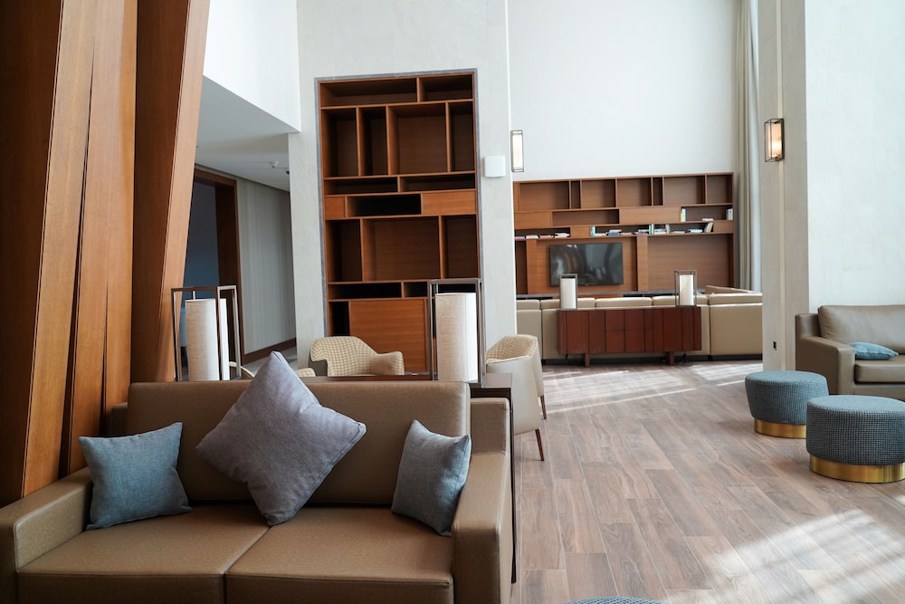 Staybridge Suites Dubai Al-Maktoum Airport 42/58