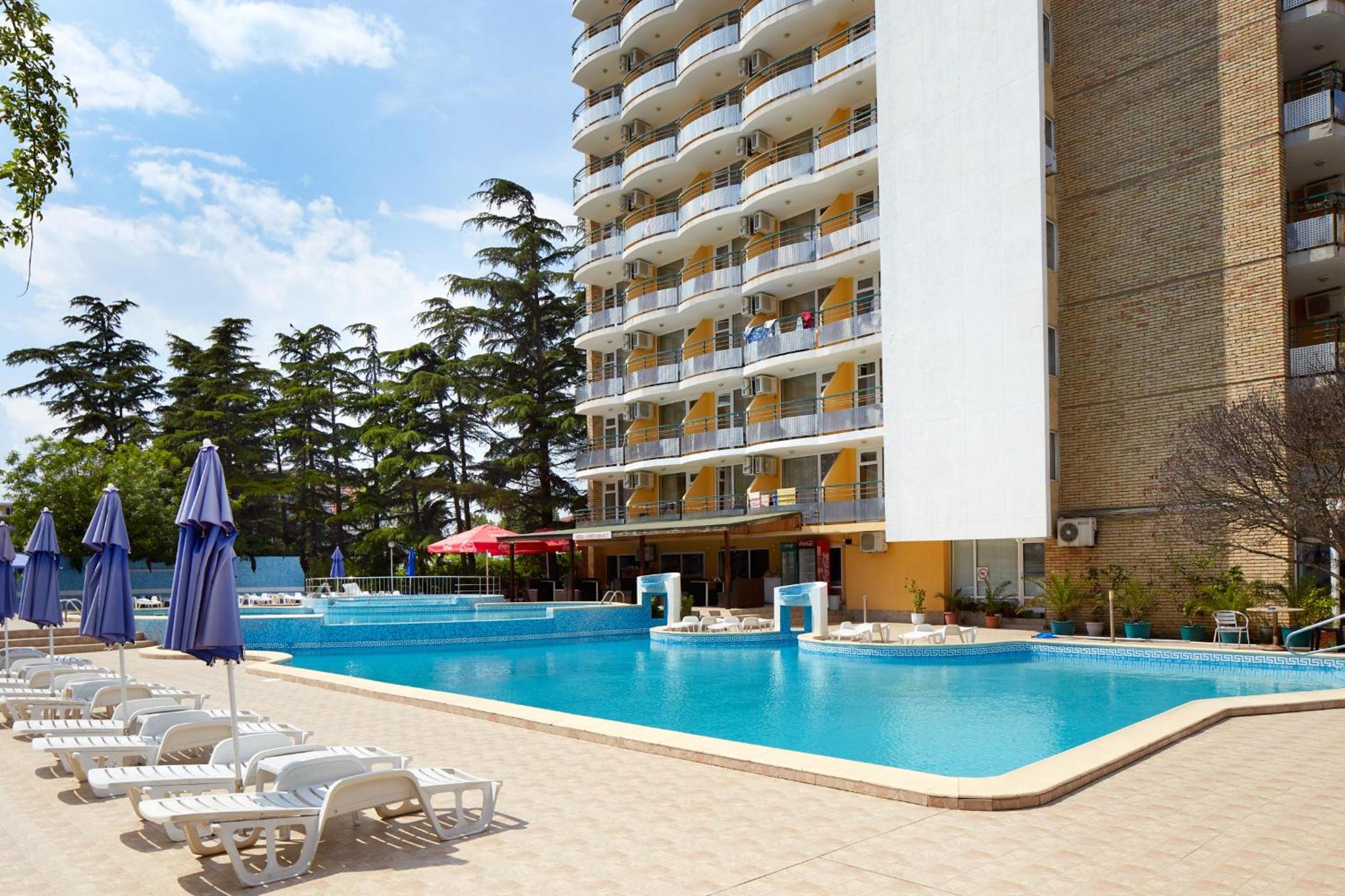 Hotel Yantra 6/21