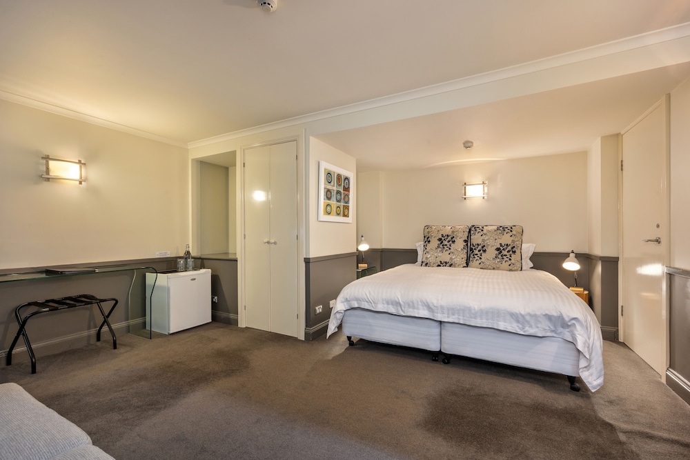 Deluxe, Studio, King Bed, Mountain Side, Mountain View, Sofa