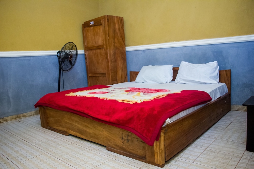 Duckland Hotel And Suites Ltd 15/26