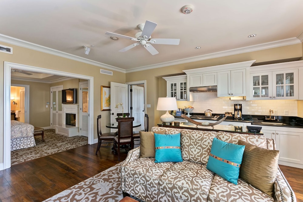 Beach Village at The Del, LXR Hotels & Resorts 24/42