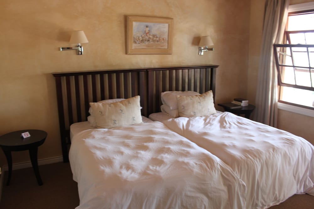 Leeuwenbosch Shearers Lodge 12/50
