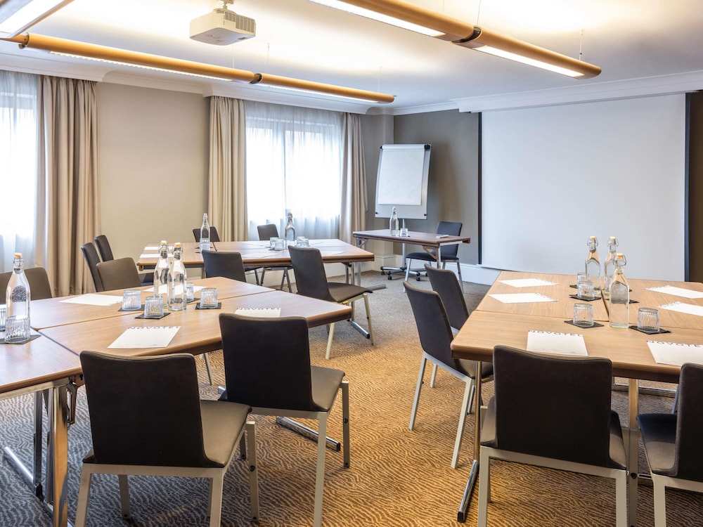 Novotel Bristol Centre 57/64