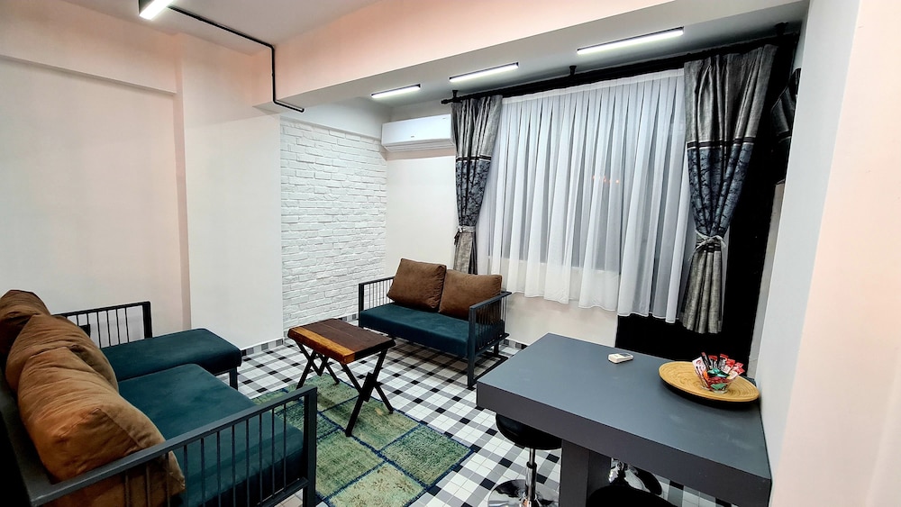 Cube Suites 81/100