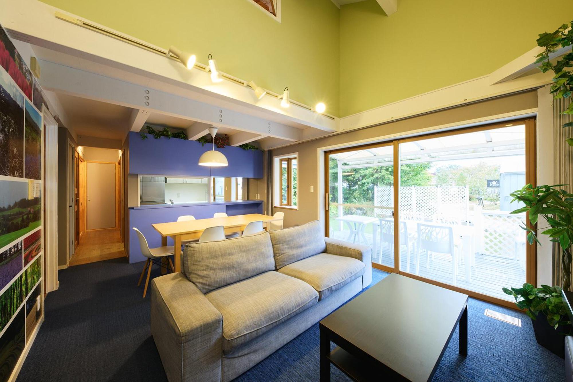 2 Bedrooms, Villa