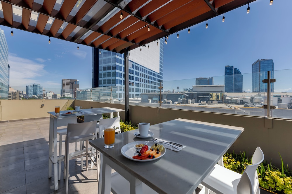 Isaaya Hotel Boutique By Wtc 34/50