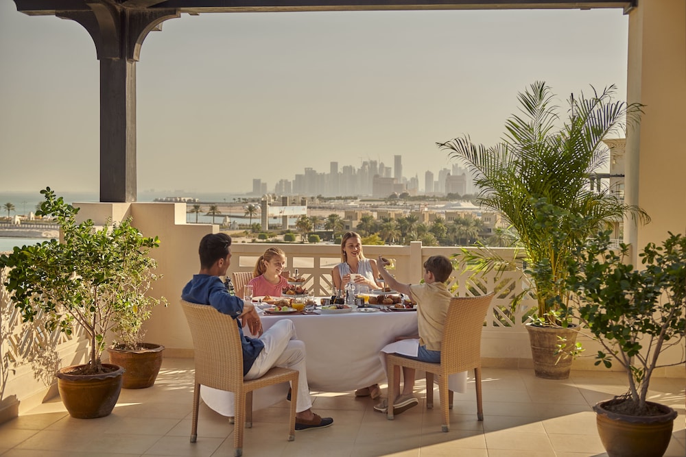 Grand Hyatt Doha Hotel and Villas 53/65