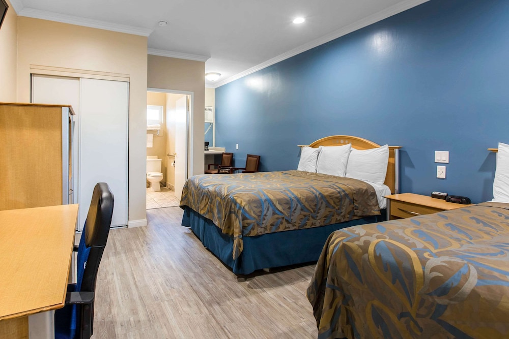 Rodeway Inn Escondido Downtown 20/34