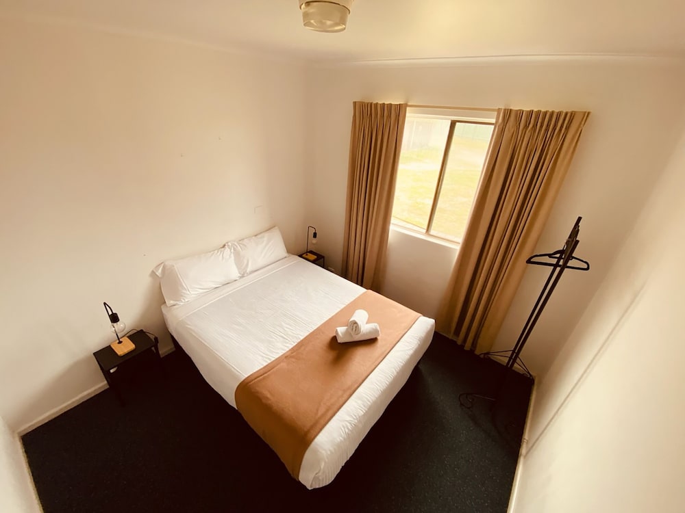 2 Bedrooms, Motel, Standard, Bunk Bed, Queen Bed